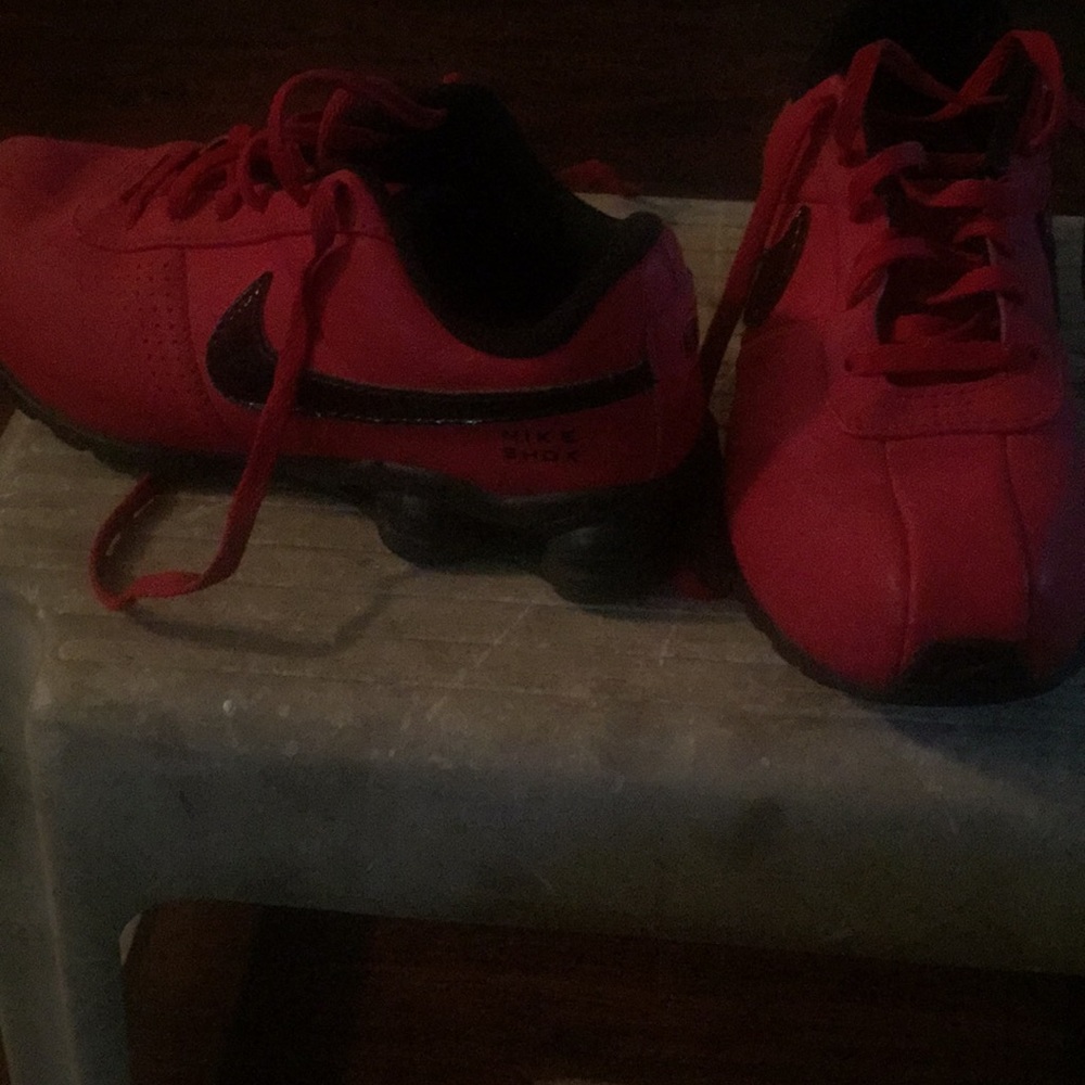Basketball shoes